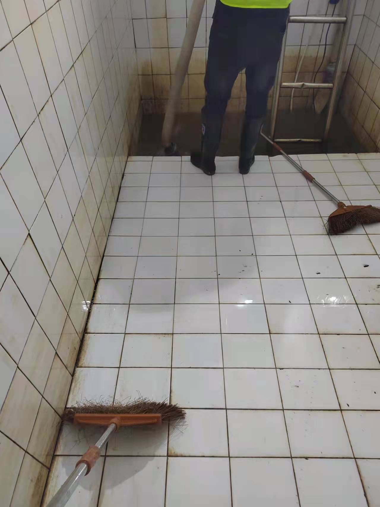 瓷砖水池(瓷砖水池怎么翻新) 瓷砖水池(瓷砖水池怎么翻新)