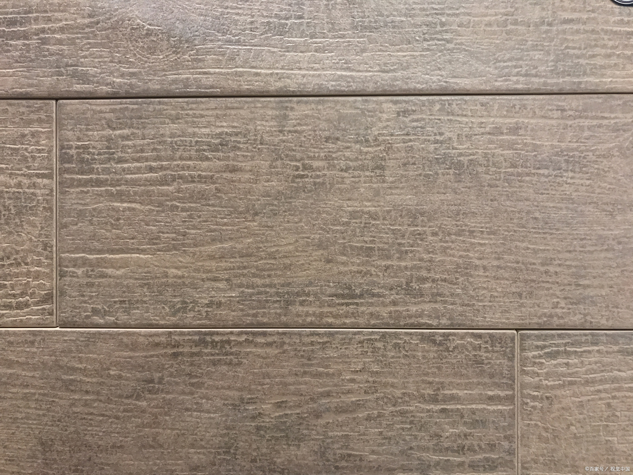 墙面砖破了一点点怎么办(墙面砖破了一点点怎么办小妙招)